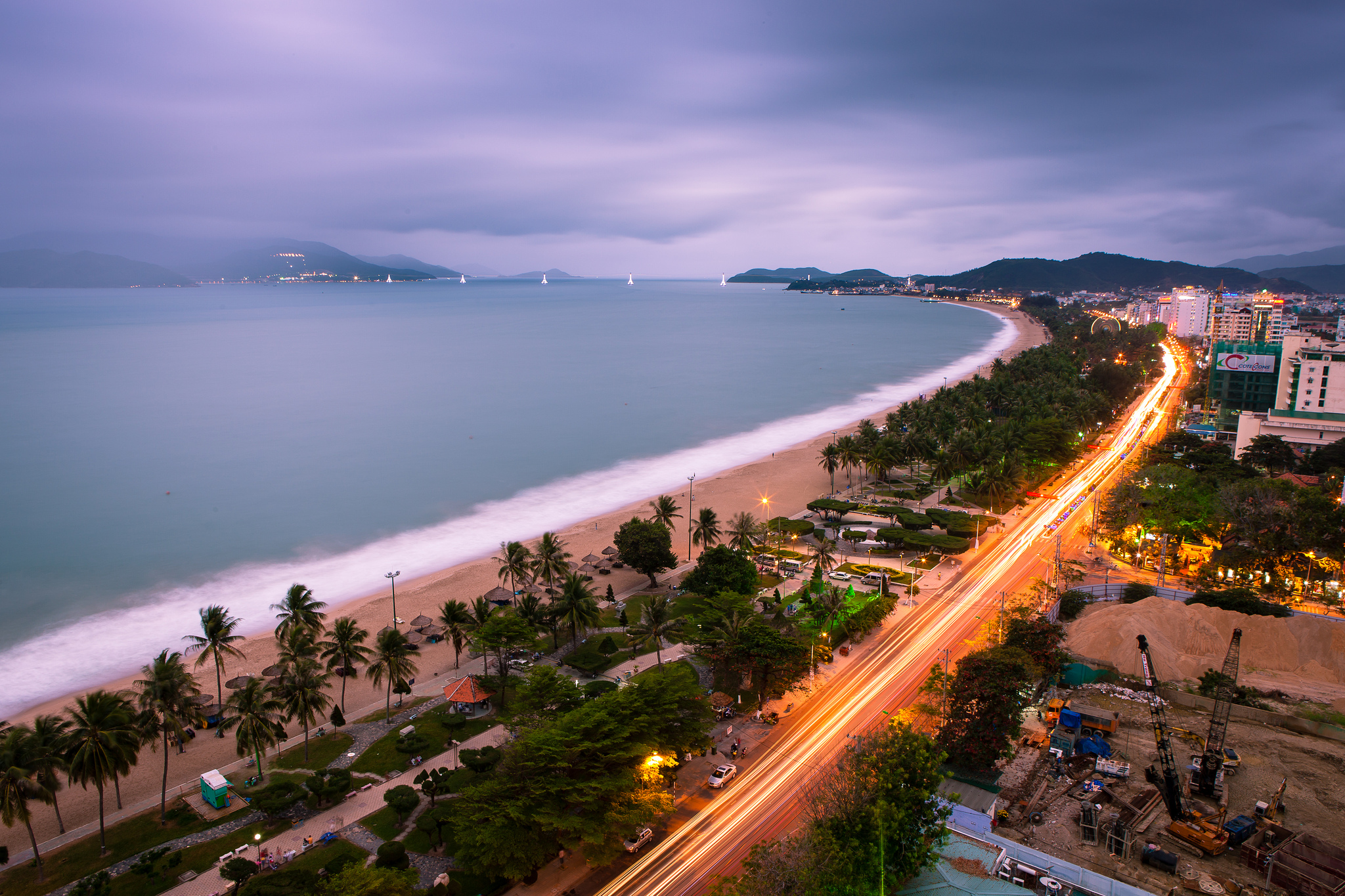 วันหยุดพักผ่อนที่ชายหาดในญาจางกับ PrestigeAsiaTour: ความฝันในวันหยุดฤดูร้อนที่สมบูรณ์แบบของคุณ